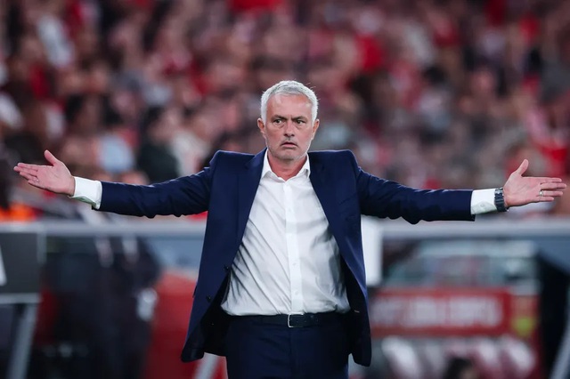 HLV Mourinho có tuyên bố đặc biệt trước trận đấu với Chelsea - Ảnh 2.