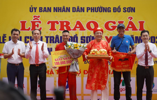 Trâu của nghệ nhân 91 tuổi vô địch chọi trâu Đồ Sơn 2025 - Ảnh 2.