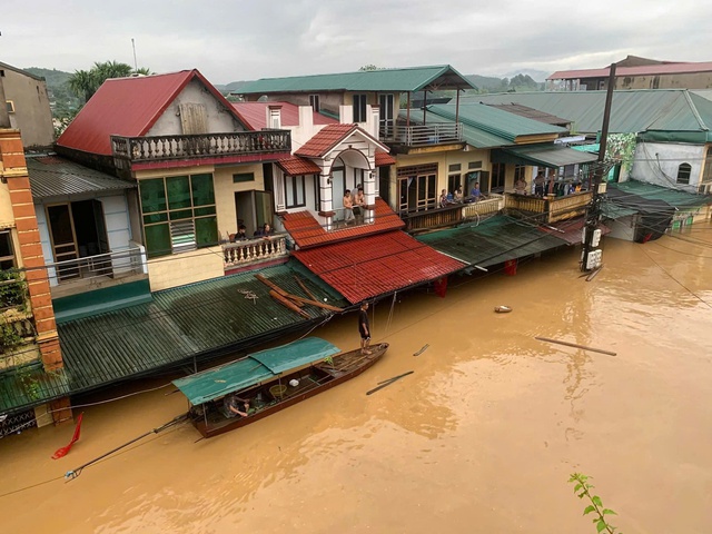 Ứng phó hoàn lưu bão số 10, Lào Cai cho học sinh toàn tỉnh nghỉ học- Ảnh 1. Ứng phó hoàn lưu bão số 10, Lào Cai cho học sinh toàn tỉnh nghỉ học- Ảnh 1.
