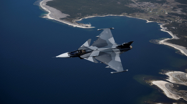 Dù Ukraine mong sớm nhận được tiêm kích Gripen, Thụy Điển lại tỏ ra thận trọng - Ảnh 1.
