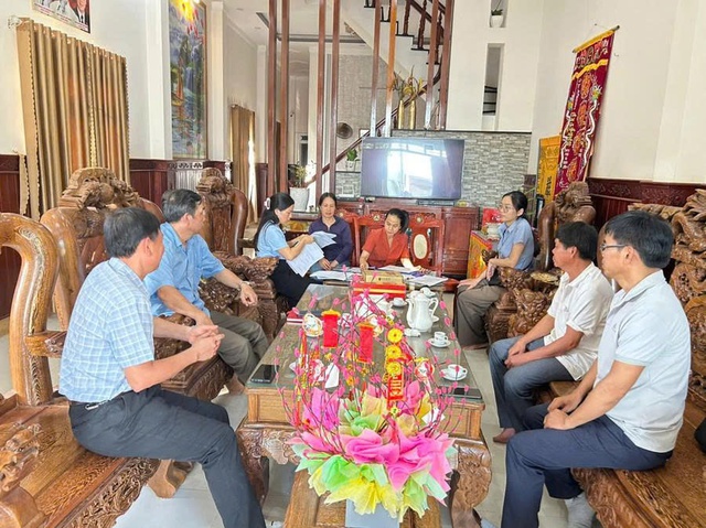 Vụ ngộ độc thực phẩm tại Gia Lai: Đình chỉ hoạt động cơ sở nấu tiệc, xử phạt 35 triệu đồng- Ảnh 1. Vụ ngộ độc thực phẩm tại Gia Lai: Đình chỉ hoạt động cơ sở nấu tiệc, xử phạt 35 triệu đồng- Ảnh 1.
