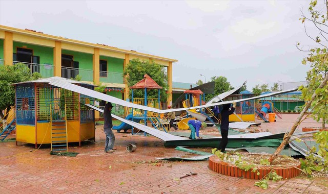 Thủ tướng chỉ đạo khắc phục trường học bị thiên tai, đảm bảo kịp khai giảng - Ảnh 1.
