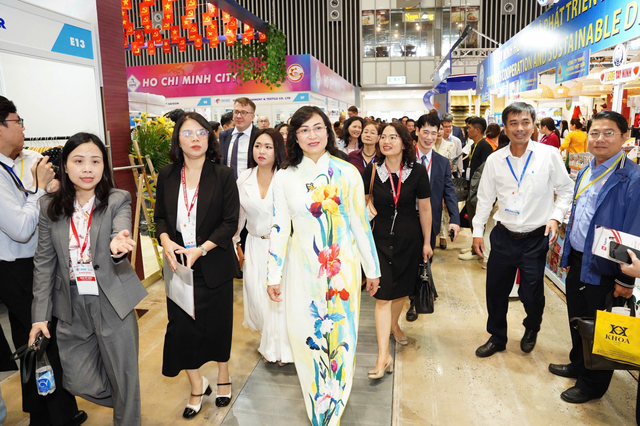 450 đoàn thu mua từ 60 quốc gia đến Việt Nam tìm nguồn cung hàng hóa - Ảnh 2.