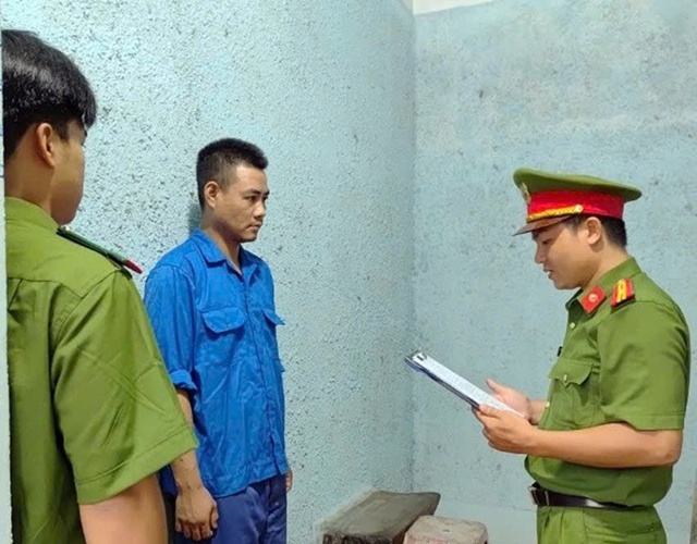 Lâm Đồng: Khởi tố đối tượng tông thẳng vào xe công an xã - Ảnh 1.