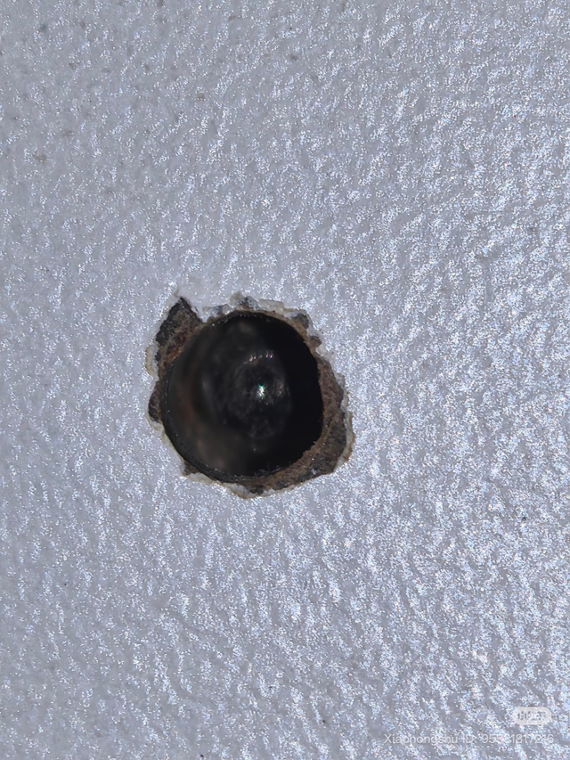 Người phụ nữ phát hiện camera quay lén trong nhà vệ sinh và cái kết - Ảnh 1.