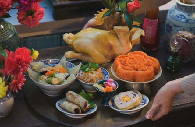 Văn khấn Rằm tháng 7 cúng thần linh, gia tiên, chúng sinh đầy đủ, chi tiết - Ảnh 2.