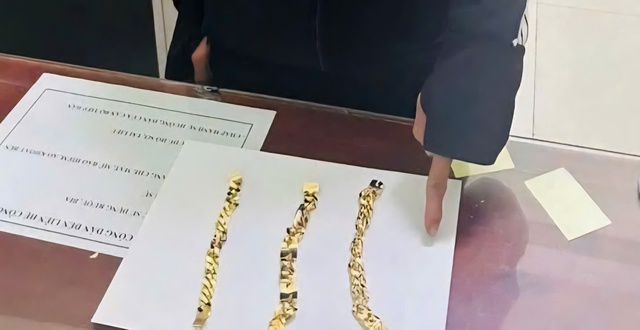 Bắt giữ thanh niên giả khách, cướp tiệm vàng tại Tây Ninh- Ảnh 2. Bắt giữ thanh niên giả khách, cướp tiệm vàng tại Tây Ninh- Ảnh 2.