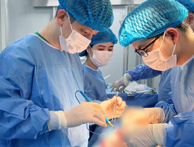 Bụng biến dạng vì hút mỡ, thiếu nữ phải gặp bác sĩ cầu cứu- Ảnh 2. Bụng biến dạng vì hút mỡ, thiếu nữ phải gặp bác sĩ cầu cứu- Ảnh 2.