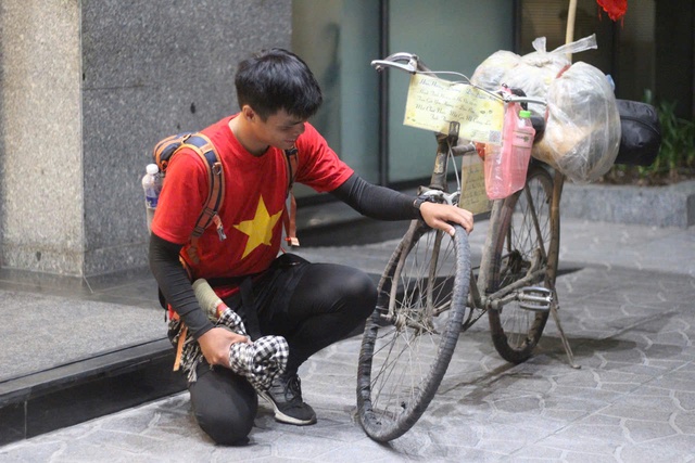 Chuyện chưa kể về chàng trai 23 tuổi đạp xe “Phượng Hoàng” xuyên Việt- Ảnh 2. Chuyện chưa kể về chàng trai 23 tuổi đạp xe “Phượng Hoàng” xuyên Việt- Ảnh 2.