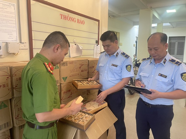 Bánh Trung thu nhà làm có an toàn hơn bánh sản xuất công nghiệp? - Ảnh 5. Bánh Trung thu nhà làm có an toàn hơn bánh sản xuất công nghiệp? - Ảnh 5.