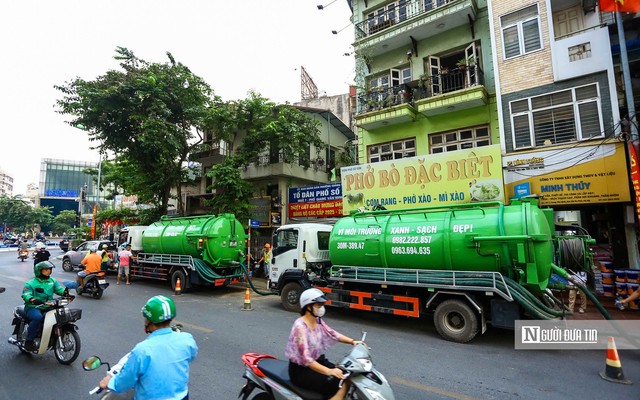 Hà Nội: Bùn lại phun trào ở dự án metro Nhổn - ga Hà Nội- Ảnh 8. Hà Nội: Bùn lại phun trào ở dự án metro Nhổn - ga Hà Nội- Ảnh 8.