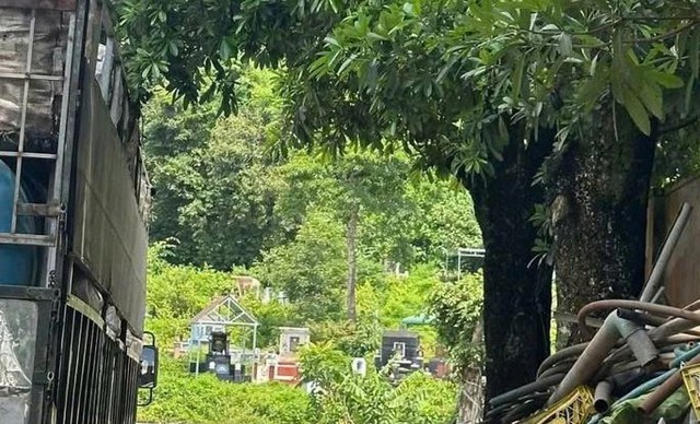 Vào nghĩa trang, người dân tá hoả khi phát hiện thi thể nam giới đang phân hủy - Ảnh 1.