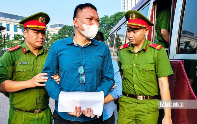 Cựu Phó Chủ nhiệm Văn phòng Quốc hội hầu toà trong vụ án Tập đoàn Thuận An- Ảnh 3. Cựu Phó Chủ nhiệm Văn phòng Quốc hội hầu toà trong vụ án Tập đoàn Thuận An- Ảnh 3.