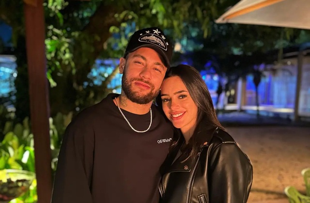 Bạn gái Neymar lên tiếng sau khi khiến fan lo lắng, chia sẻ gương mặt sưng tấy - Ảnh 2.