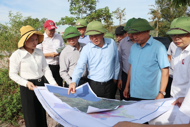 Lãnh đạo tỉnh Nghệ An nhấn mạnh nơi tái định cư dự án đường sắt cao tốc phải tốt và thuận lợi hơn- Ảnh 1. Lãnh đạo tỉnh Nghệ An nhấn mạnh nơi tái định cư dự án đường sắt cao tốc phải tốt và thuận lợi hơn- Ảnh 1.