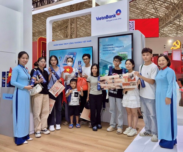 Điểm check-in nhận quà “cực chất” tại Triển lãm 80 năm thành tựu đất nước - Ảnh 2.