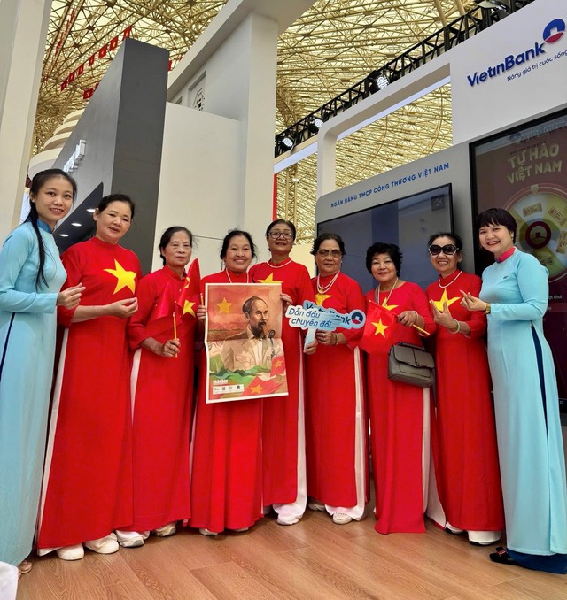 Điểm check-in nhận quà “cực chất” tại Triển lãm 80 năm thành tựu đất nước - Ảnh 3.