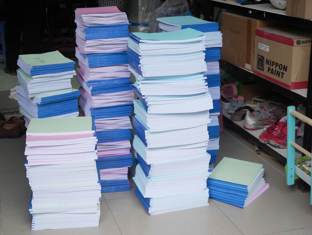 Cần Thơ: Thu giữ hơn 500 giáo trình photocopy lậu, cảnh báo hậu quả pháp lý- Ảnh 2. Cần Thơ: Thu giữ hơn 500 giáo trình photocopy lậu, cảnh báo hậu quả pháp lý- Ảnh 2.