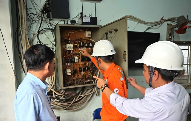 Hơn 1.300 khách hàng thắc mắc hóa đơn điện tháng 8, ngành điện Đà Nẵng nói gì?- Ảnh 2.