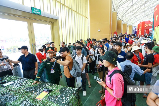 Hà Nội: Triển lãm thành tựu đất nước vẫn nườm nượp du khách tham quan - Ảnh 16.