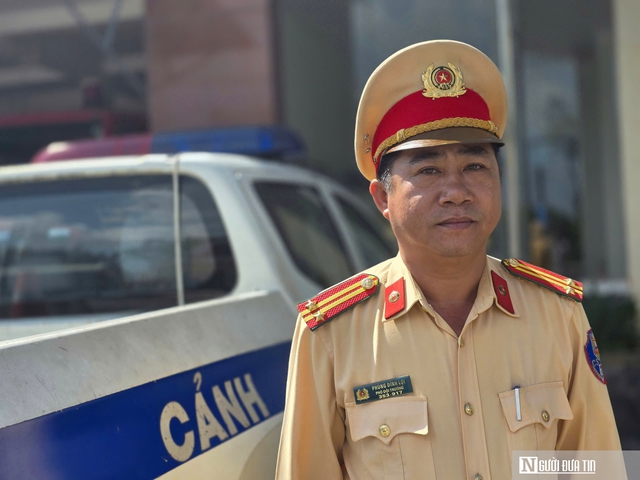 Cảnh s&aacute;t giao th&ocirc;ng Đ&agrave; Nẵng siết chặt kiểm tra nồng độ cồn ngay ng&agrave;y đầu năm- Ảnh 3.