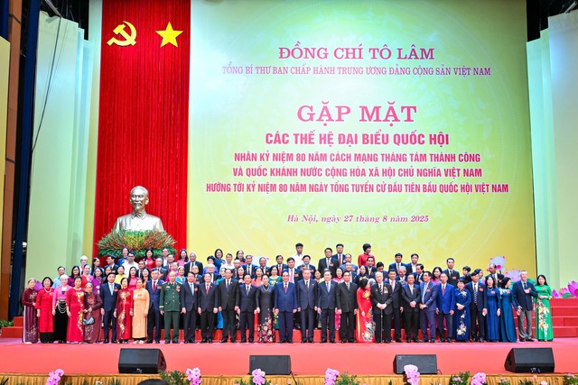 10 sự kiện, hoạt động tiêu biểu của Quốc hội năm 2025- Ảnh 4. 10 sự kiện, hoạt động tiêu biểu của Quốc hội năm 2025- Ảnh 4.