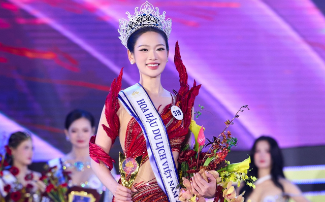 T&acirc;n Hoa hậu Nguyễn Phương Linh: Vẻ đẹp tr&iacute; tuệ l&ecirc;n ng&ocirc;i tại s&acirc;n chơi du lịch - Ảnh 1.