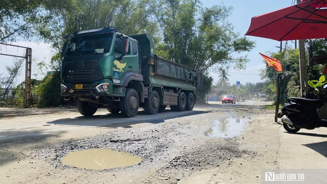 Đ&agrave; Nẵng: Đường tỉnh oằn m&igrave;nh g&aacute;nh xe tải nặng, lo mấtban to&agrave;n giao th&ocirc;ng- Ảnh 1.