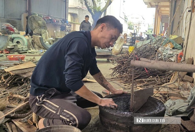 Về l&agrave;ng Tr&agrave; Đ&ocirc;ng nơi c&oacute; chiếc trống đồng lớn nhất Việt Nam dịp cận Tết- Ảnh 3.