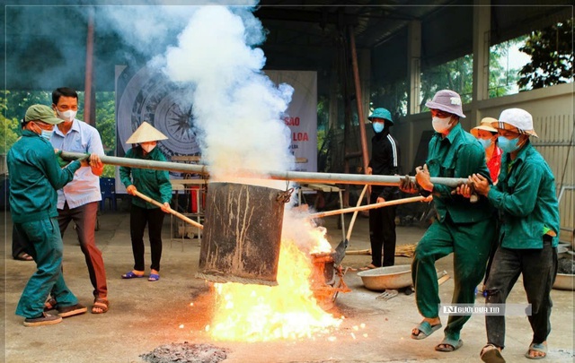 Về l&agrave;ng Tr&agrave; Đ&ocirc;ng nơi c&oacute; chiếc trống đồng lớn nhất Việt Nam dịp cận Tết- Ảnh 4.