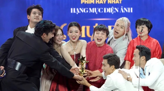 Giải Ngôi sao xanh 2025: Phim "Mưa đỏ" giành thắng lợi lớn- Ảnh 1. Giải Ngôi sao xanh 2025: Phim "Mưa đỏ" giành thắng lợi lớn- Ảnh 1.