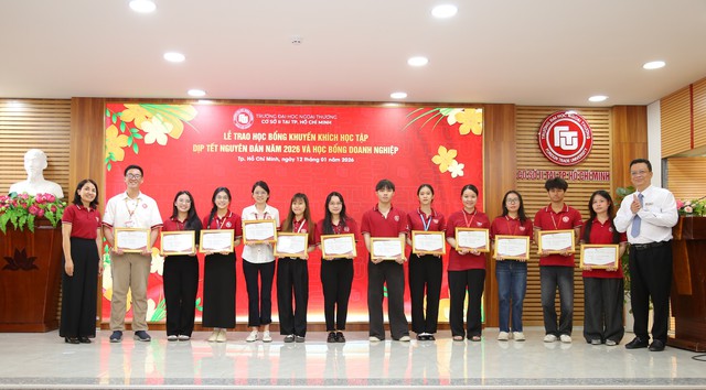 Ấm áp Xuân Bính Ngọ cùng Lễ trao học bổng nhân dịp Tết Nguyên đán năm 2026 tại Cơ sở II Trường ĐH Ngoại thương - Ảnh 2.