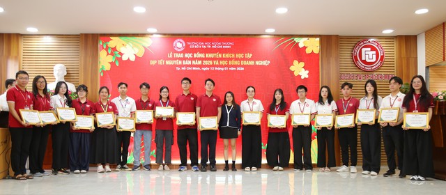 Ấm áp Xuân Bính Ngọ cùng Lễ trao học bổng nhân dịp Tết Nguyên đán năm 2026 tại Cơ sở II Trường ĐH Ngoại thương - Ảnh 4.