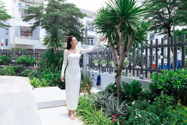 Cuộc sống sang chảnh của "G&aacute;i gi&agrave; lắm chi&ecirc;u" trong căn biệt thự 2 mặt tiền bề thế - Ảnh 3.