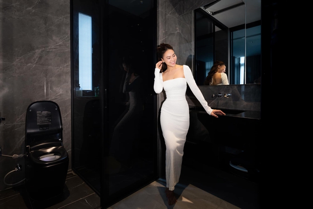 Cuộc sống sang chảnh của "G&aacute;i gi&agrave; lắm chi&ecirc;u" trong căn biệt thự 2 mặt tiền bề thế - Ảnh 7.