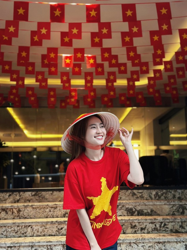 Cuộc sống sang chảnh của "G&aacute;i gi&agrave; lắm chi&ecirc;u" trong căn biệt thự 2 mặt tiền bề thế - Ảnh 1.