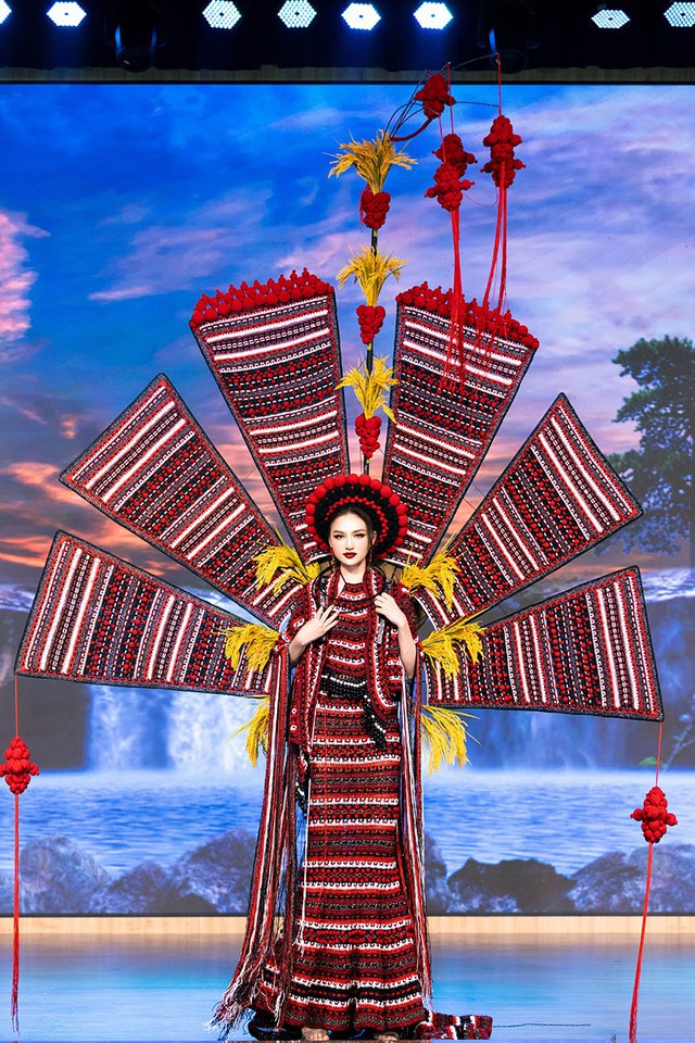 Nguyễn Phương Linh đăng quang Hoa hậu Du lịch Việt Nam 2026  - Ảnh 3.