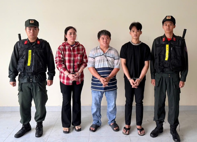 Bắt chủ cơ sở Ch&acirc;u Ph&aacute;t sản xuất 800 tấn m&igrave; trộn h&oacute;a chất - Ảnh 2.