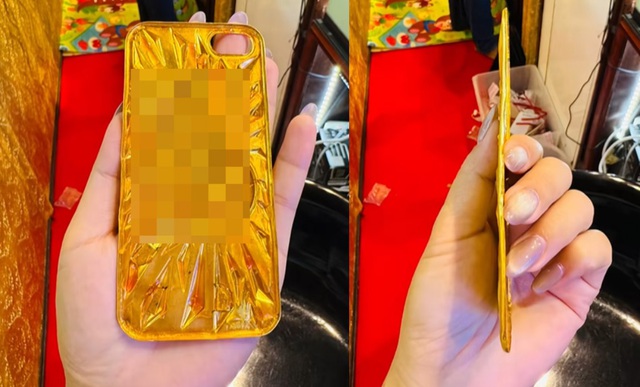 Tr&uacute;ng ốp điện thoại bằng v&agrave;ng, vị kh&aacute;ch mang đi kiểm tra th&igrave; sốc nặng - Ảnh 1.