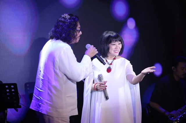 Danh ca Cẩm V&acirc;n &ndash; Khắc Triệu: 35 năm vợ chồng vẫn l&agrave; "t&igrave;nh nh&acirc;n" - Ảnh 1.