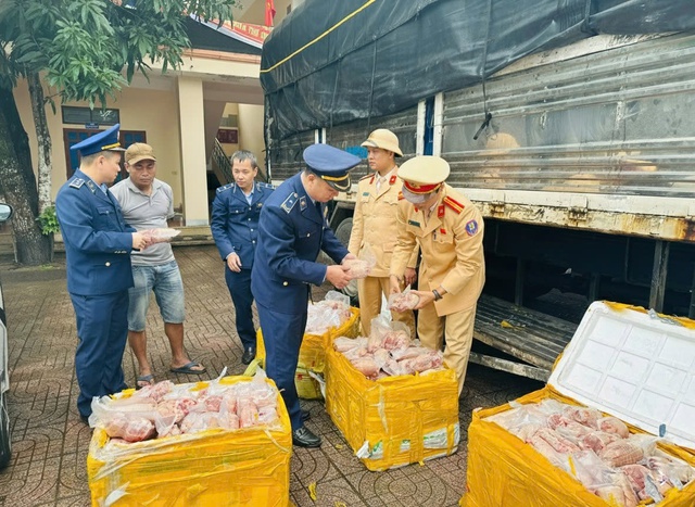 Ngăn chặn thực phẩm bẩn &ldquo;x&acirc;m nhập&rdquo; thị trường trước Tết Nguy&ecirc;n đ&aacute;n- Ảnh 1.