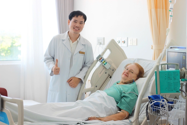 Vinmec Ph&uacute; Quốc cứu sống bệnh nh&acirc;n cao tuổi người Đức t&iacute;nh mạng &ldquo;ng&agrave;n c&acirc;n treo sợi t&oacute;c&rdquo; - Ảnh 1.