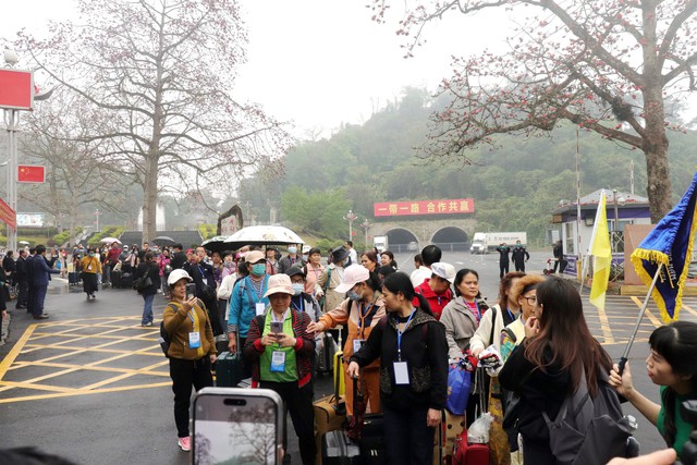 Chưa đến Tết nguy&ecirc;n đ&aacute;n B&iacute;nh Ngọ, nhiều tour đ&atilde; k&iacute;n 60&ndash;80% chỗ- Ảnh 3.