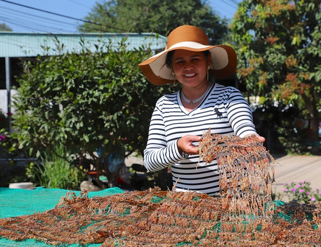 "Vũ nữ ch&acirc;n d&agrave;i" gi&aacute; hơn nửa triệu đồng/kg vẫn h&uacute;t kh&aacute;ch dịp Tết - Ảnh 4.