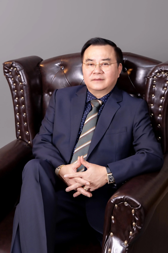 "Ngọc Ho&agrave;ng đầu ti&ecirc;n" của T&aacute;o qu&acirc;n v&agrave; cuộc sống ph&iacute;a sau &aacute;nh đ&egrave;n s&acirc;n khấu ở tuổi 60 - Ảnh 2.