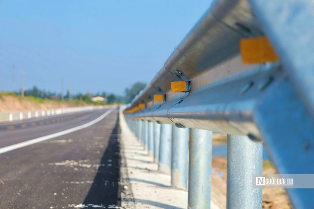 Cận cảnh tuyến đường ven biển 152 tỉ đồng sắp th&ocirc;ng xe ở Quảng Ng&atilde;i- Ảnh 5.