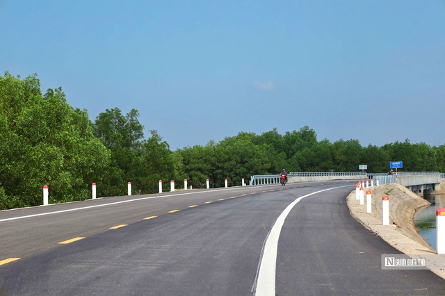 Cận cảnh tuyến đường ven biển 152 tỉ đồng sắp th&ocirc;ng xe ở Quảng Ng&atilde;i- Ảnh 13.