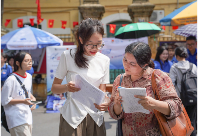 Siết điểm cộng IELTS để tr&aacute;nh 'một th&agrave;nh t&iacute;ch t&iacute;nh hai lần' - Ảnh 1.