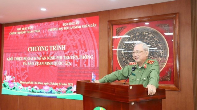 Giới thiệu bộ s&aacute;ch về An ninh phi truyền thống v&agrave; Bảo vệ an ninh quốc gia- Ảnh 1.