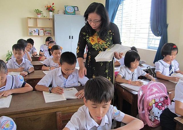 Tuổi nghỉ hưu của gi&aacute;o vi&ecirc;n từ 2026: Ai được nghỉ sớm, ai l&agrave;m việc l&acirc;u hơn? - Ảnh 1.